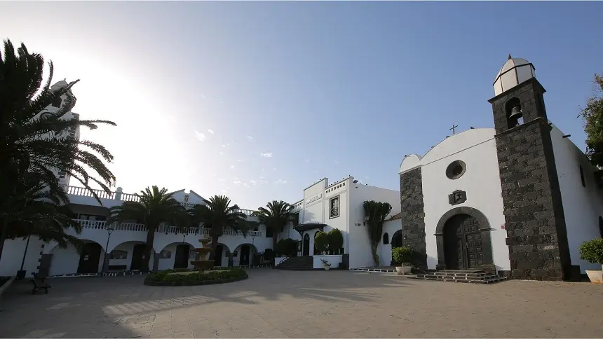 Fachada Ayuntamiento de San Bartolomé.