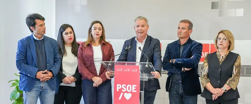 Sebastián Franquis este jueves en Lanzarote con los parlamentarios de esta isla y la secretaria general de la formación.
