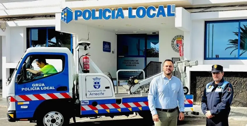 Arrecife estrena un servicio de grúas 24 horas, y un depósito para la retirada de vehículos.