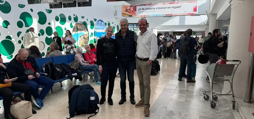 José Juan Cruz en el aeropuerto de Lanzarote con destino a FITUR.