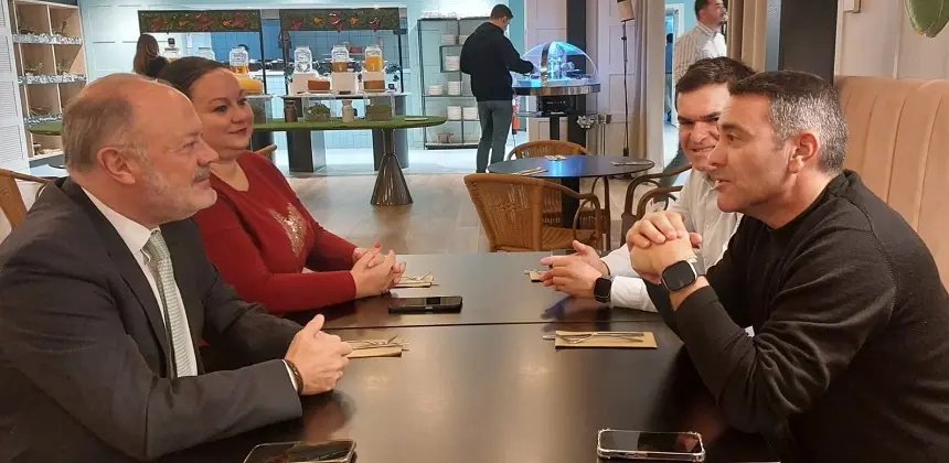 Reunión de Oswaldo Betancort con directivos de Iberia en Madrid