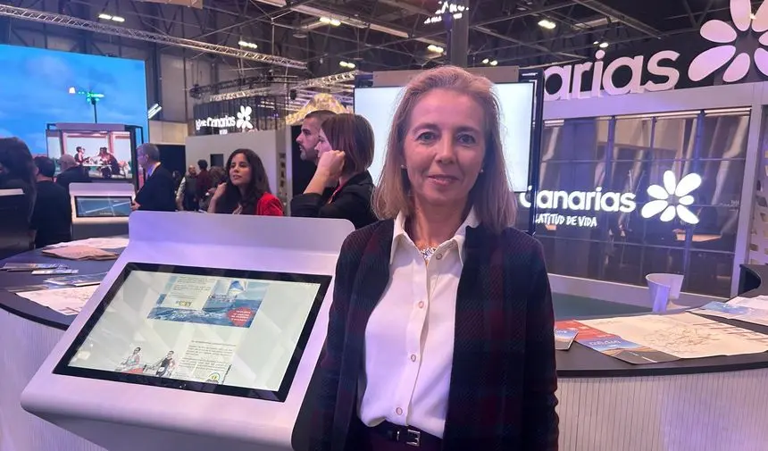 Susana Pérez este miércoles en el mostrador de Lanzarote de FITUR.