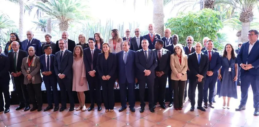 Imagen de las personas que han intervenido este lunes en la cumbre.