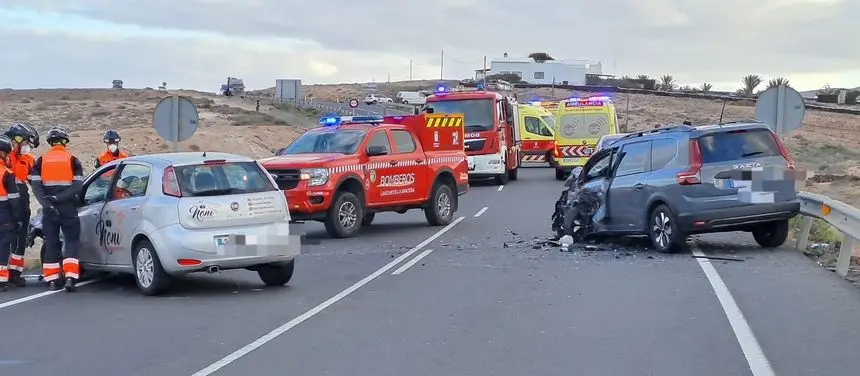Imagen de cómo quedaron los dos vehículos tras el fuerte impacto