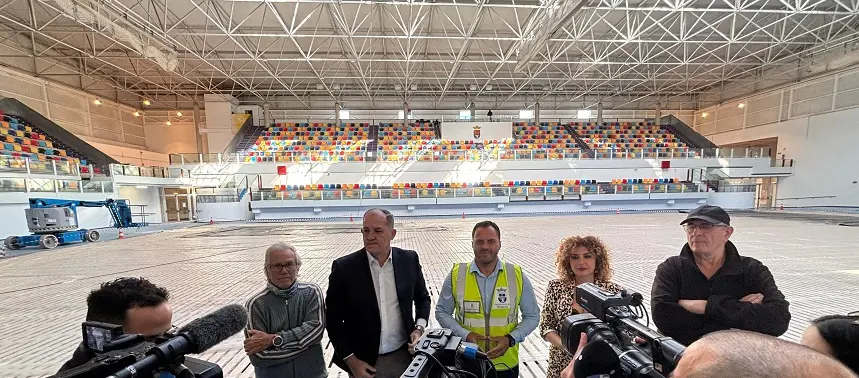 El alcalde y la concejala de Deportes muestran hoy a los medios la culminación de los trabajos.
