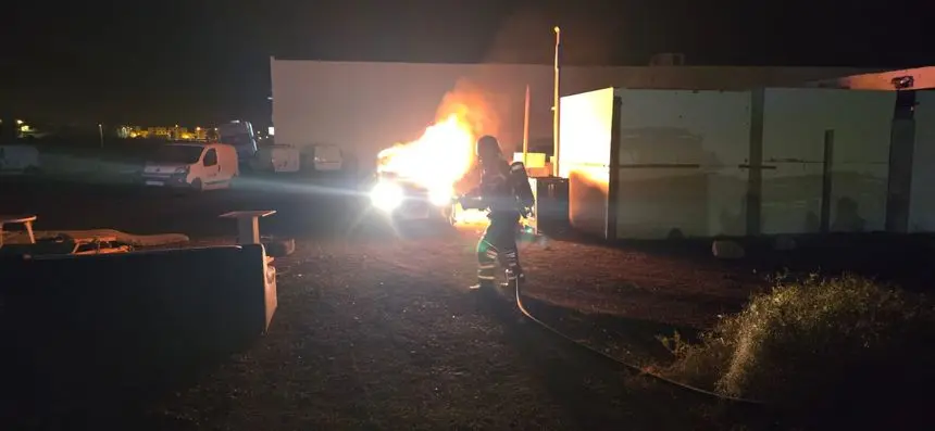 Incendio provocado en la calle Tenderete.