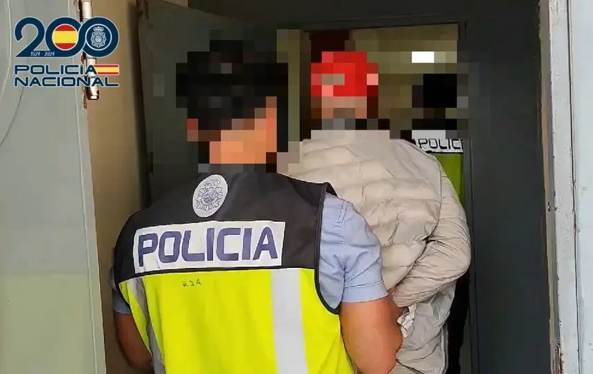 El detenido en las dependencias de la Comisaría de Policía.