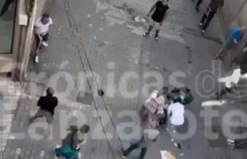 Imagen de una de las últimas trifulcas en Arrecife por un intento de robo en el centro de la ciudad y a primera hora del día.