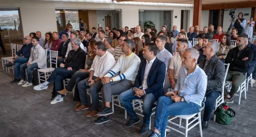 Imagen de los asistentes al acto en Fuerteventura, entre ellos el presidente del Gobierno autonómico y secretario general de CC, Fernando Clavijo