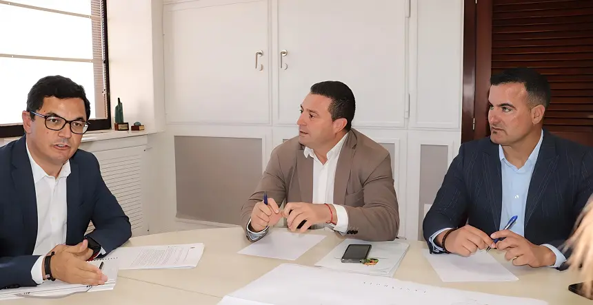 Pablo Rodríguez junto a Óscar Noda y Ángel Lago.