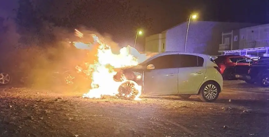 Incendio provocado en la calle Coronel Cisneros.