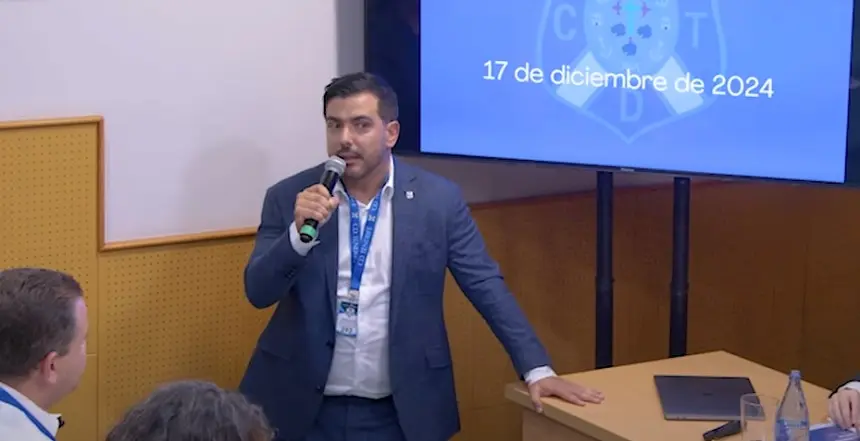 Rayco Garcia en una imagen de un video del club durante su intervención en una asamblea. 
