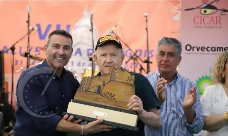 Francisco Lemes junto a Oswaldo Betancort y Eugenio Robayna.