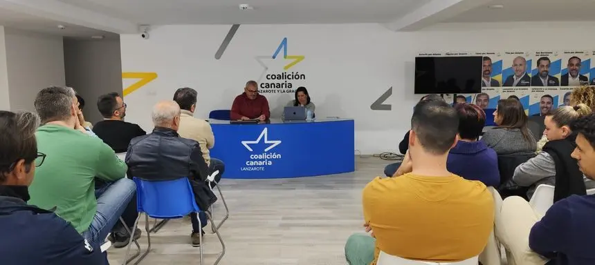 Jacobo Lemes al frente del encuentro del Comité Local