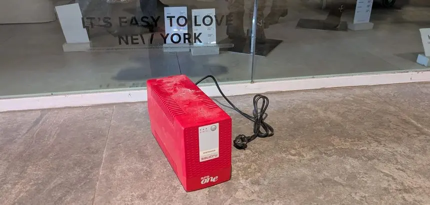 Imagen del aparato que generó el humo en la tienda