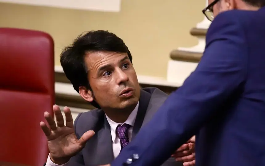 Marcos Bergaz en el Parlamento de Canarias.