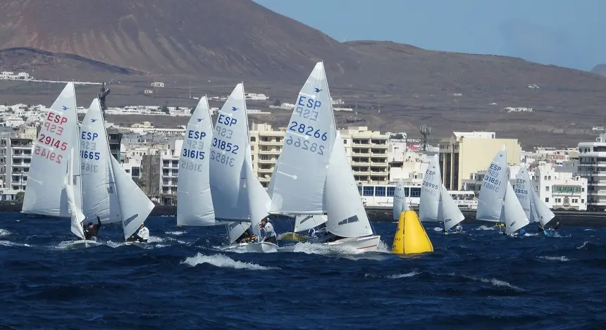 Imagen de una regata de la Copa de Canarias de Snipe.