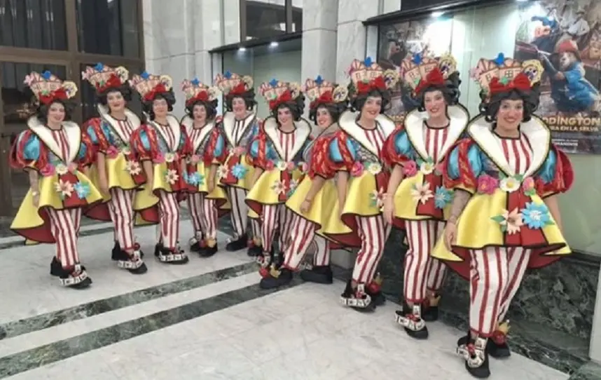 Componentes de la murga las Vacilonas.