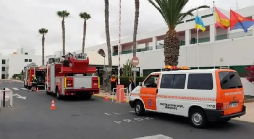 Imagen de un simulacro realizado en la entrada principal del hospital de Arrecife. 