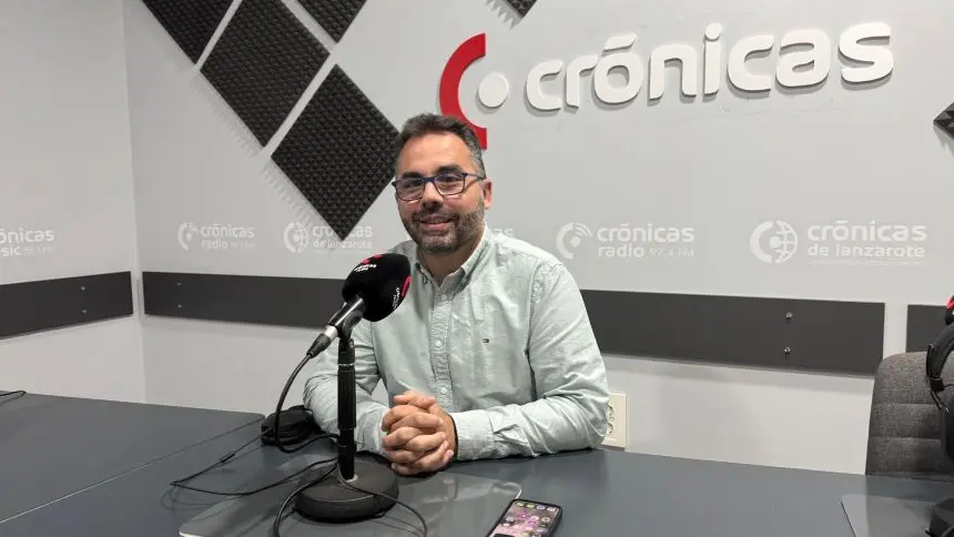 Echedey Eugenio en Crónicas Radio.