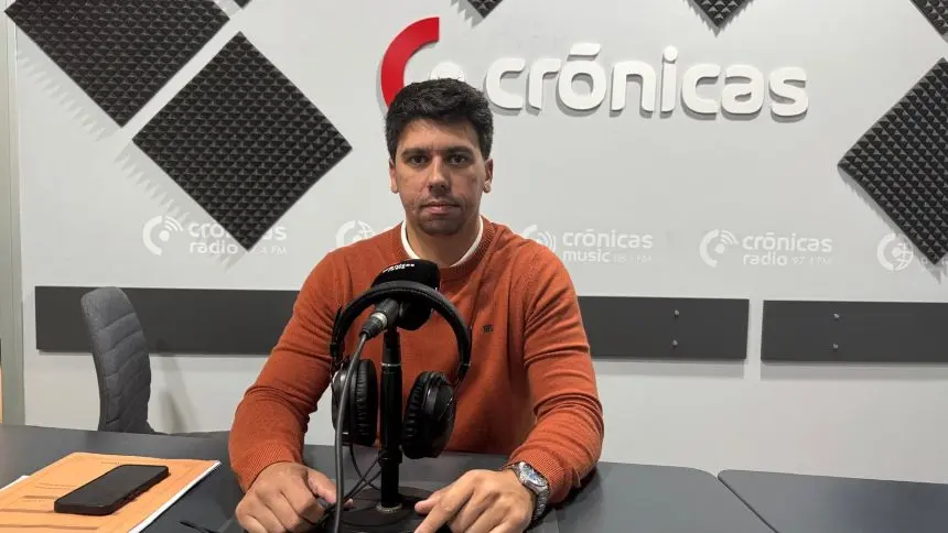 Maciot Cabrera en Cr&oacute;nicas Radio.
