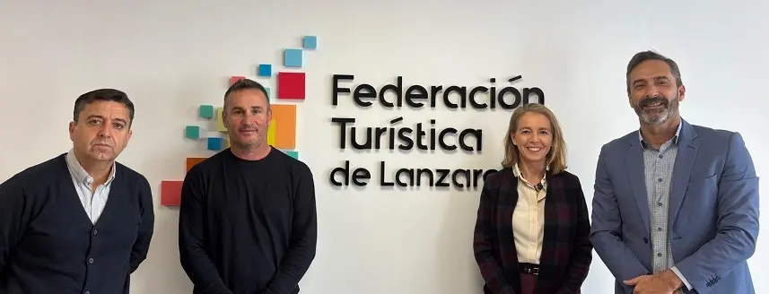 Pedro San Ginés en una reunión con la Federación Turística de Lanzarote.