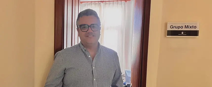 Armando Santana.