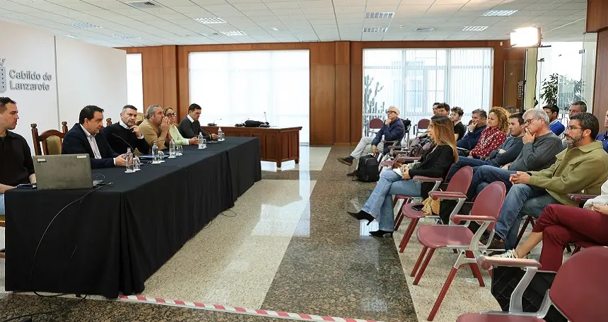 Reunión del sector agroalimentario en el Cabildo de Lanzarote.