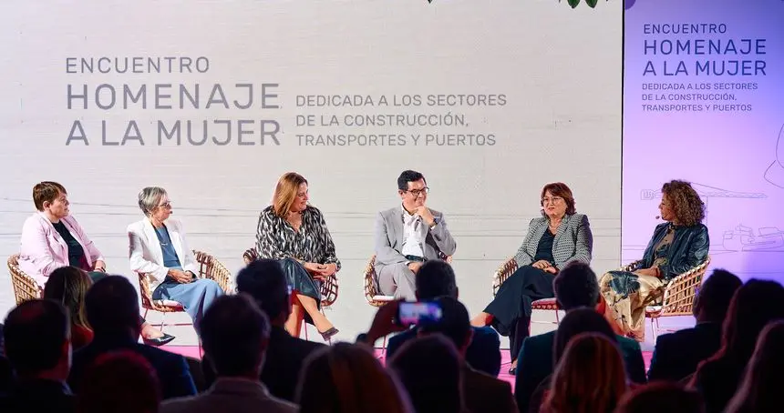 La lanzaroteña Esther Cabrera durante su intervención en el encuentro.