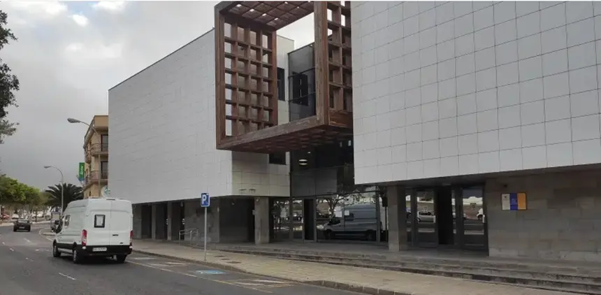 Imagen de entrada a los juzgados de Arrecife.