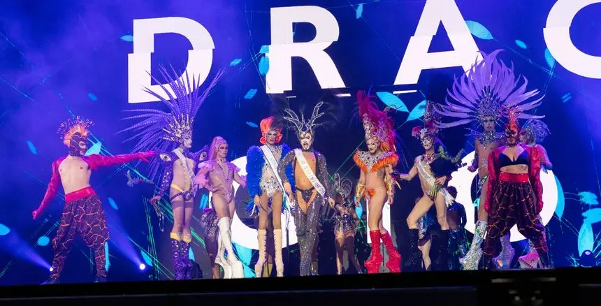 Imagen de la espectacular puesta en escena de los participantes con la drag finalmente ganadora