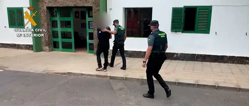 Detención de la Guardia Civil de uno de los investigados.