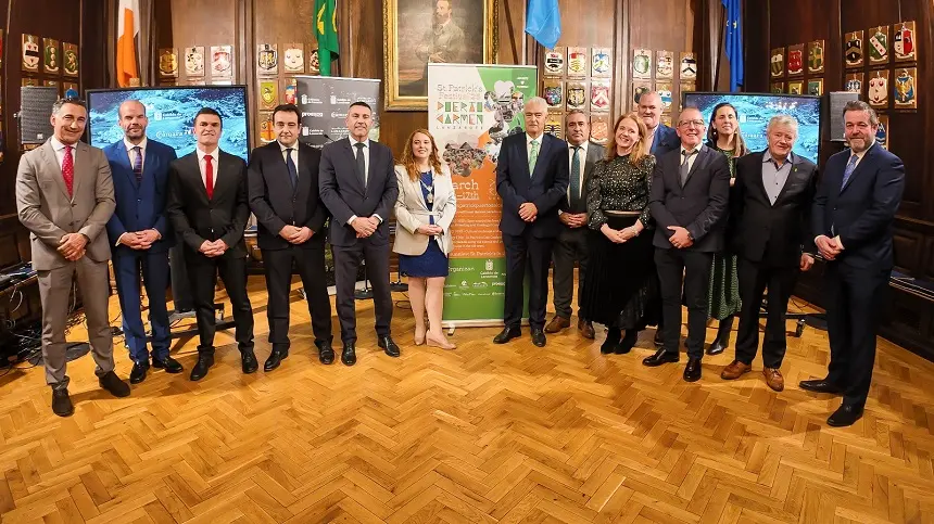 Jose Juan Cruz junto al restro de presentantes de Lanzarote en Irlanda.