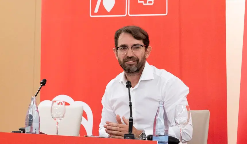 Antonio Olivera en la sede del PSOE.