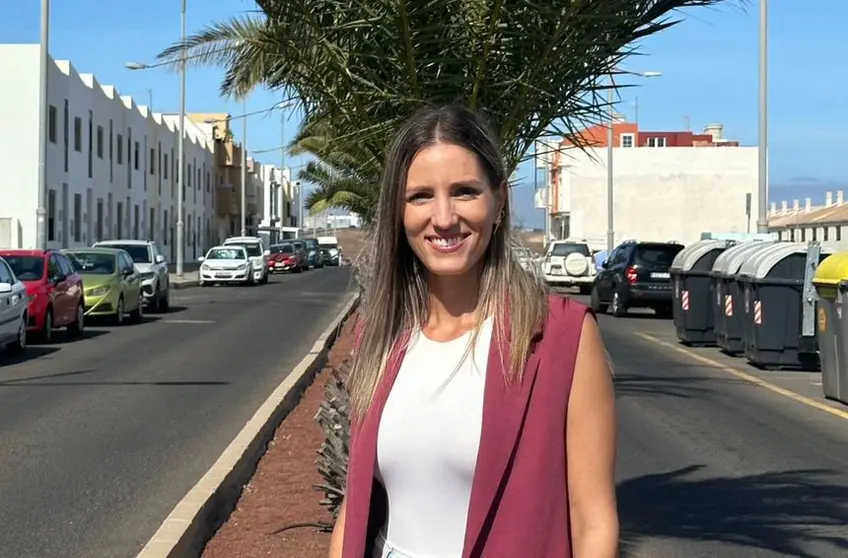 Sheila Guillén en la calle Tajaraste Argana (1)