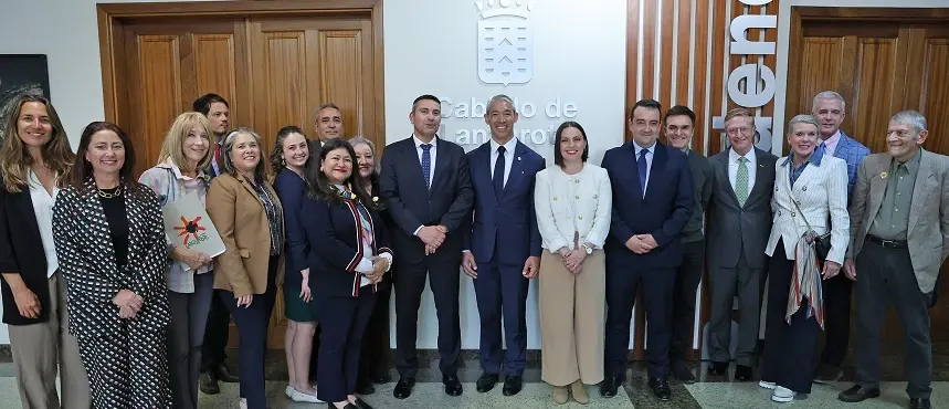 Firma del hermanamiento entre Lanzarote y San Antonio.