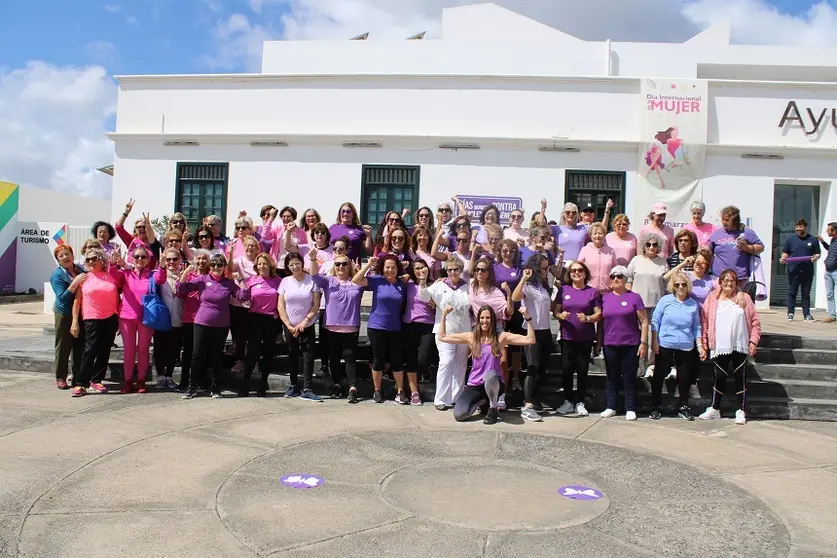 Celebración del día de la Mujer junto al Ayuntamiento de Tías.