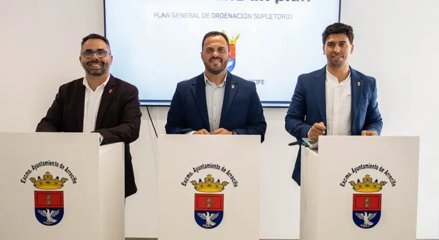 Echedey Eugenio, Yonathan de León y Maciot Cabrera en la resentación del Plan General Supletorio