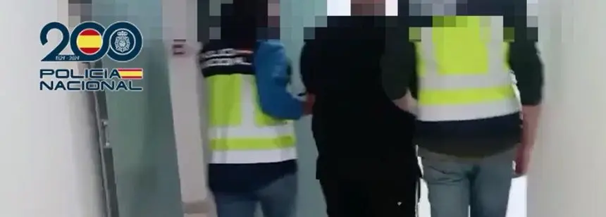 El detenido en las instalaciones policiales.