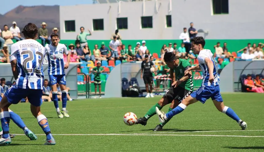Uno de los momentos del complicado partido
