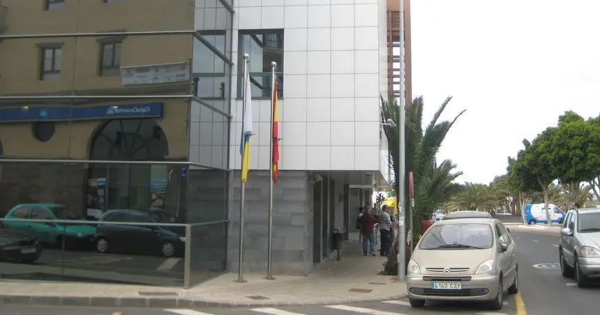 Entrada de acceso a los juzgados de Arrecife.