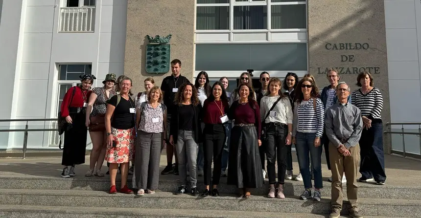 Alumnado del programa Erasmus+ del IES Las Salinas en la visita al Cabildo de Lanzarote.