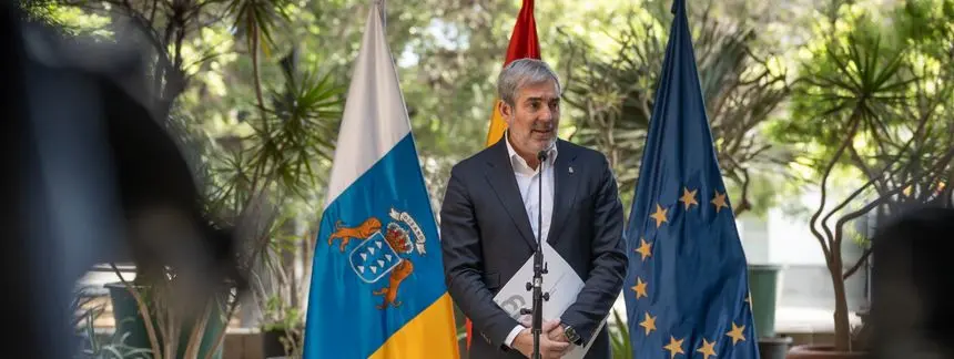 Fernando Clavijo en la improvisada rueda de prensa que ha ofrecido este martes.