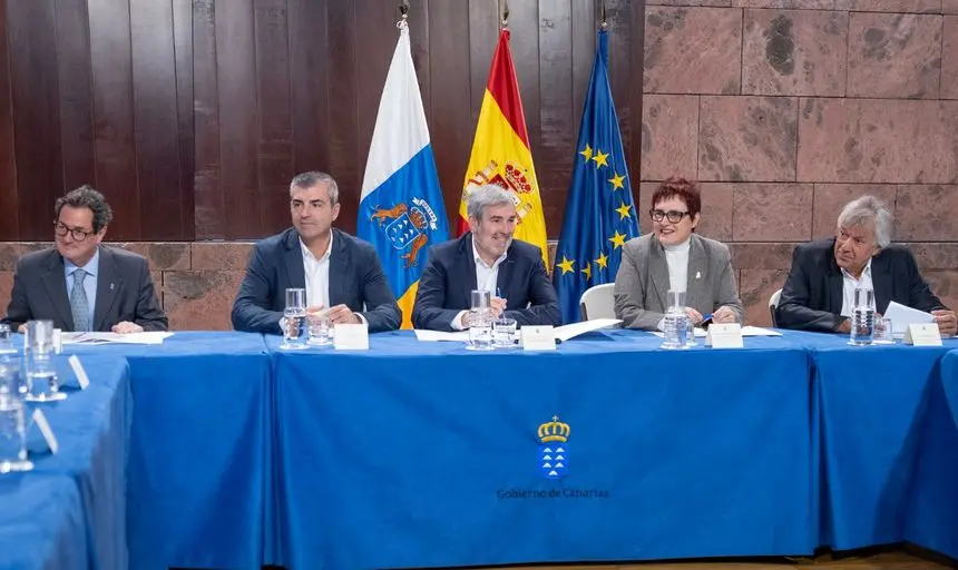 Imagen del encuentro celebrado este miércoles con el presidente y el vicepresidente del Gobierno de Canarias.