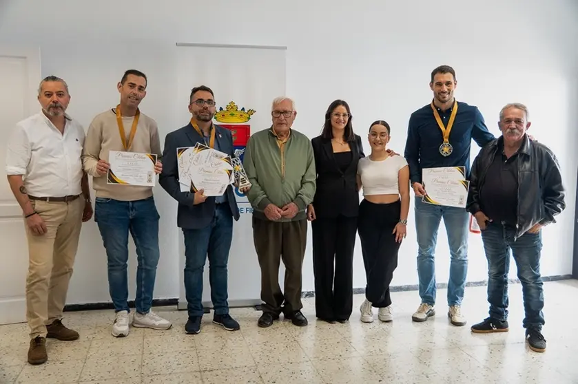 Echedey Eugenio y Rosmen Queveo recibiendo premios Cildun.