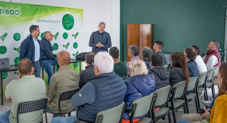 Fernando Clavijo este sábado con sus compañeros de El Hierro