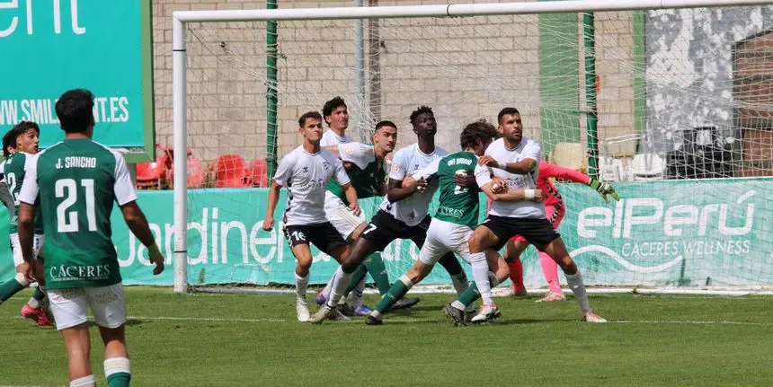 Imagen de uno de los corners en el emocionante encuentro
