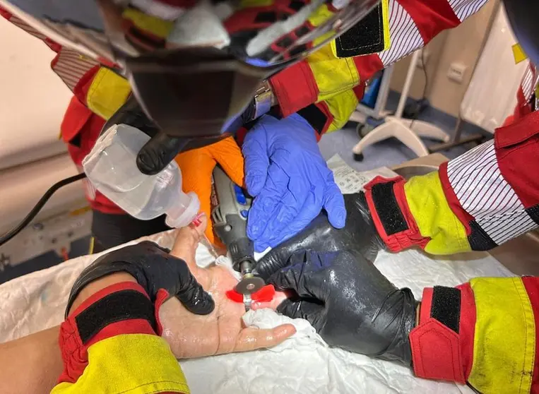 Momento de la tensa maniobra realizada en el hospital