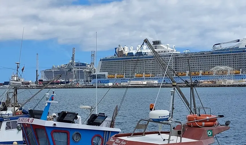 Cruceros atracados en Arrecife, junto al puerto de Naos, en la capital de Lanzarote