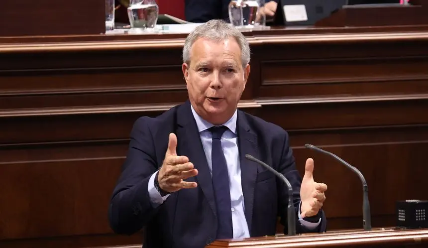 Sebastián Franquis este martes en el Parlamento canario.